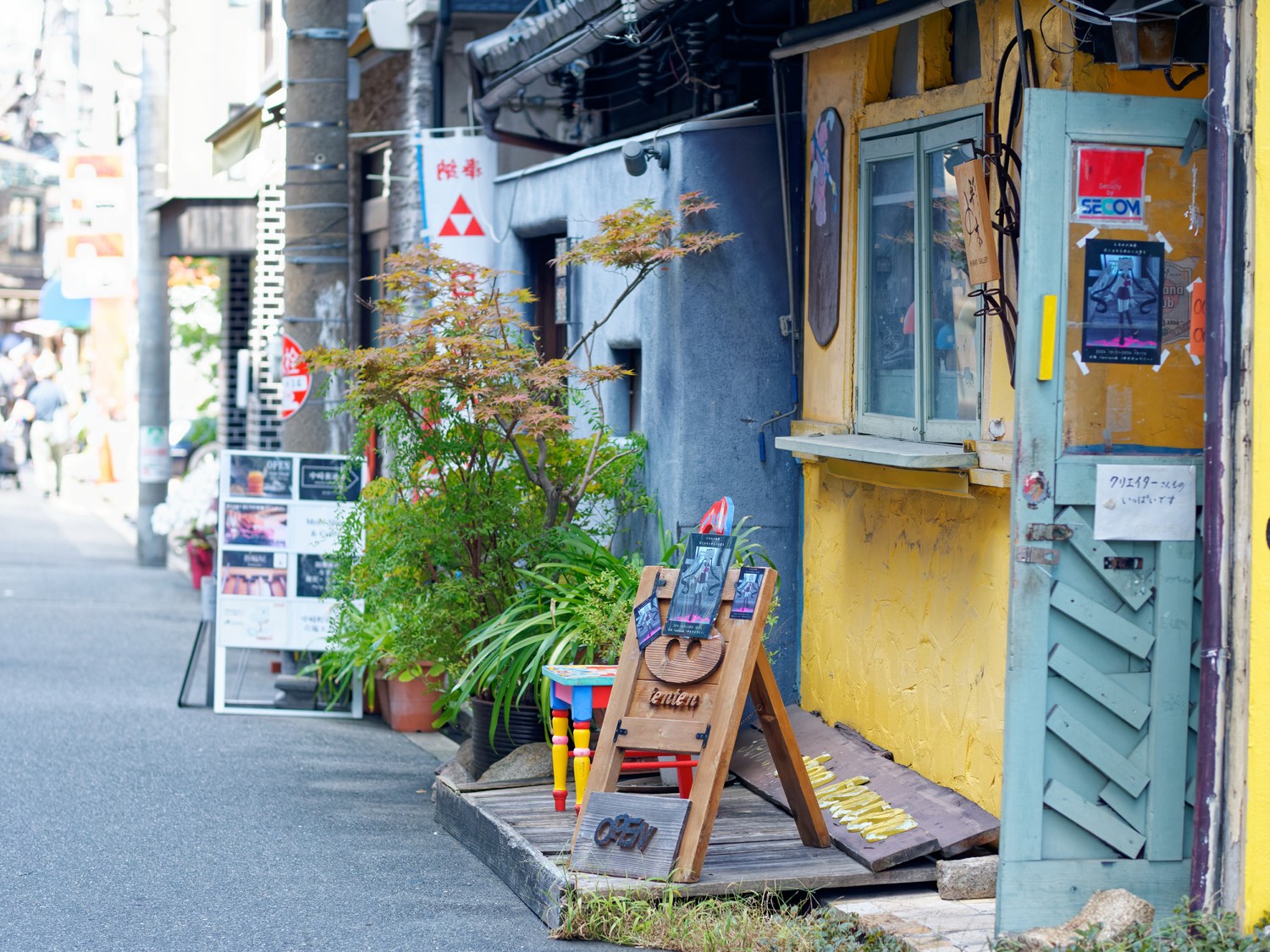 中崎町 レトロな古民家の店先